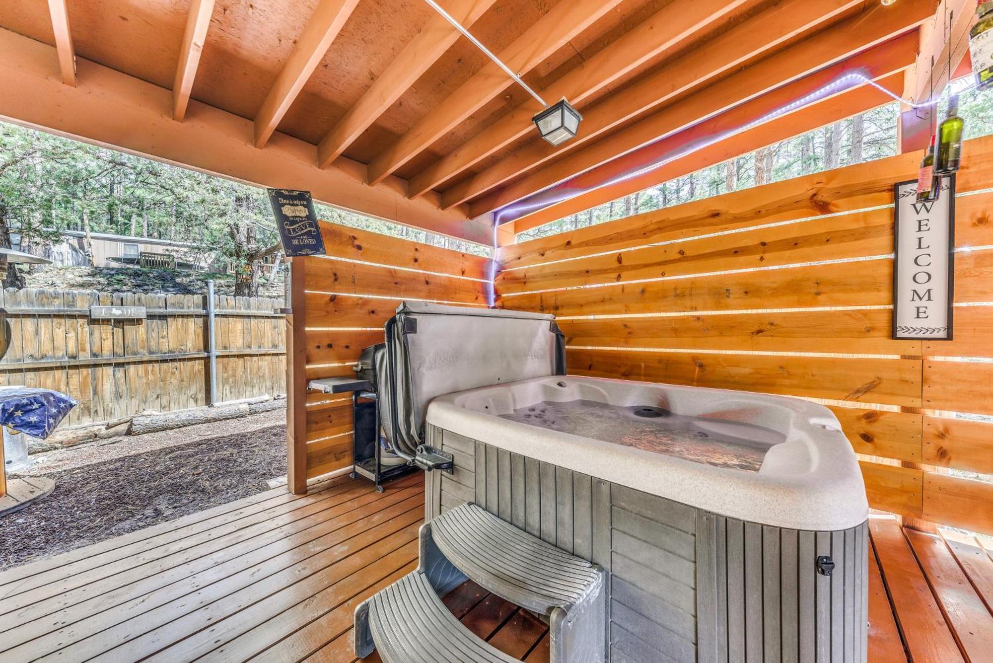 Ruidoso Cabin With Hot Tub - 2 Mi To Grindstone Lake Εξωτερικό φωτογραφία